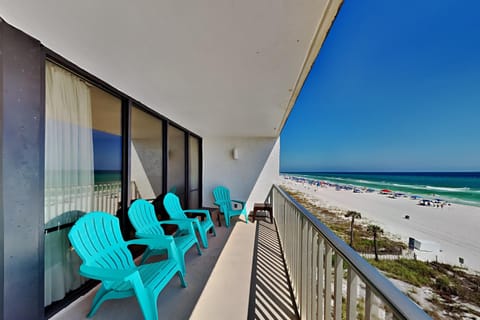 Welcome to Edgewater Leeward #407