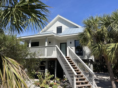 Nestled among native palms, Gumbo Limbo is a private, wildlife-friendly retreat.