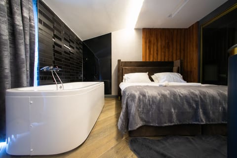 Family Penthouse | Minibar, blackout drapes, iron/ironing board, free WiFi