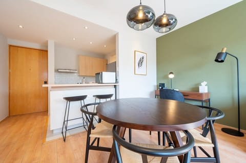 Modern and elegant dining room