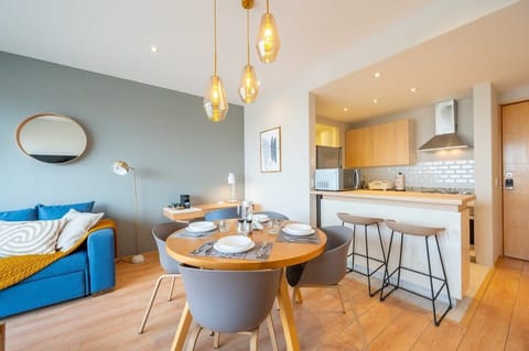 Modern and sophisticated dining room