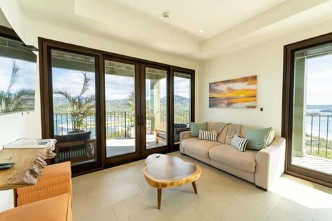 Spacious living area, sectional sofa