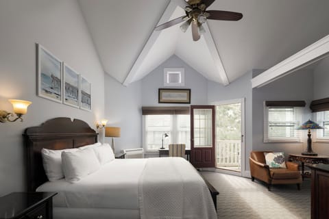 Premier King | Premium bedding, in-room safe, blackout drapes, iron/ironing board