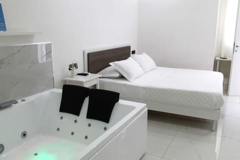 Deluxe Double Room | Free WiFi, bed sheets