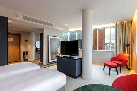 Premium Room | Minibar, in-room safe, desk, blackout drapes