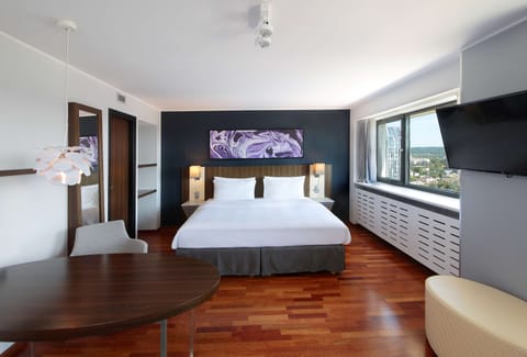 Minibar, in-room safe, desk, blackout drapes