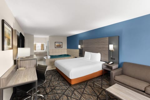 Studio Suite, 1 King Bed, Non Smoking | Jetted tub