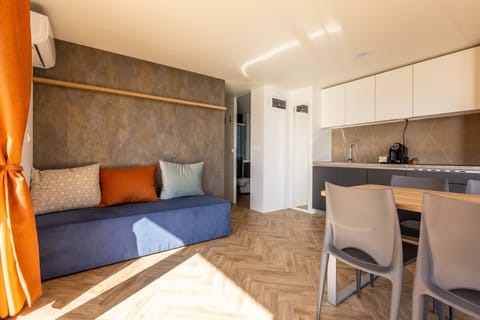 Blackout drapes, free WiFi, bed sheets