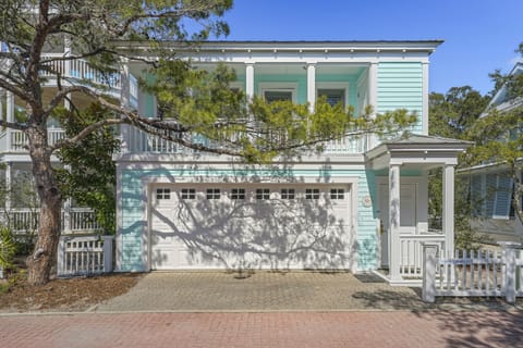 WELCOME TO CARRIAGE HOUSE IN SEASIDE, FL!