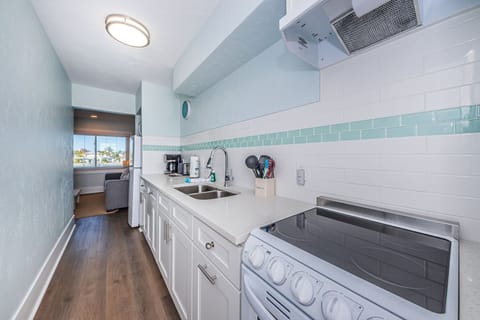 Coffee/tea maker, dining tables