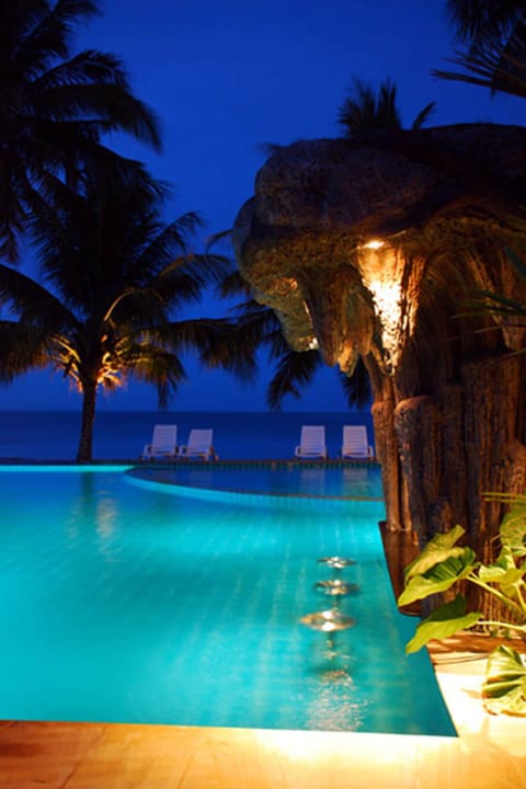 Outdoor pool, open 9:00 AM to 7:00 PM, pool umbrellas, sun loungers