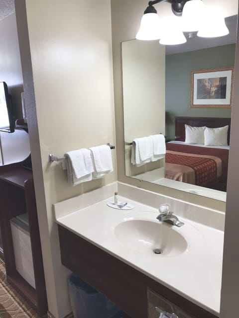 Double Room, 2 Queen Beds | Bathroom sink