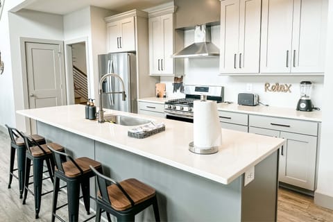 Open style kitchen & island with bar seating.