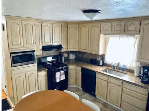 Fully stocked kitchen, dishwasher, dining table, 8 chairs, highchair