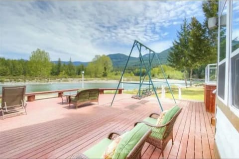 The deck is BIG.  Complete w/ original "Pigtail" chair from White Pass.  