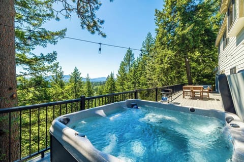Hot Tub (Main Level)