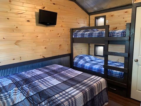 Bedroom 1, queen bed + twin bunkbed