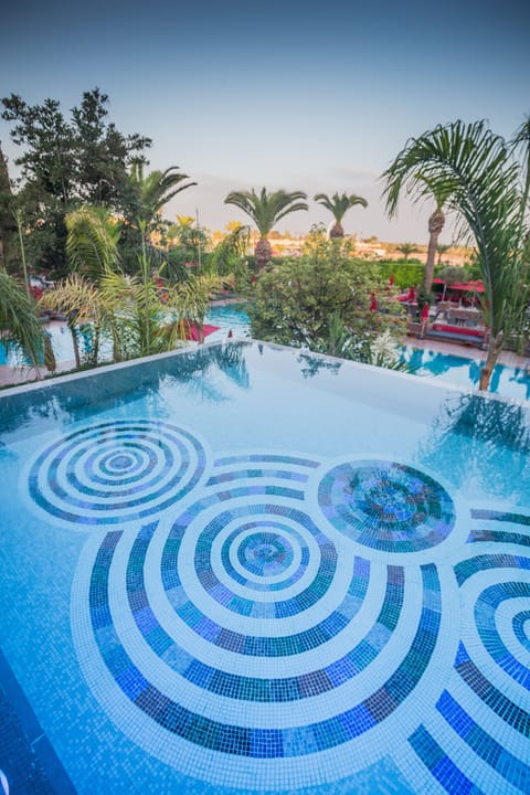 Indoor pool, 4 outdoor pools, pool umbrellas, sun loungers