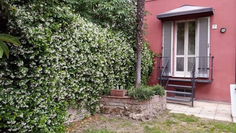 Classic Double or Twin Room, 1 Queen Bed, Non Smoking | Garden view