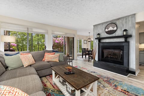 Open living space with views of Devil's Knob 18th Fairway