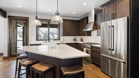 The Sunrise Ridge Chalet (6585)