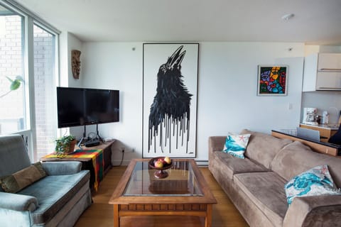 "Signal" Raven by local artist Lee Roberts.