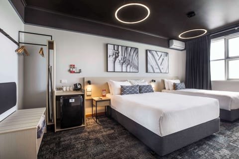 Studio Queen and Single | Iron/ironing board, free WiFi, bed sheets