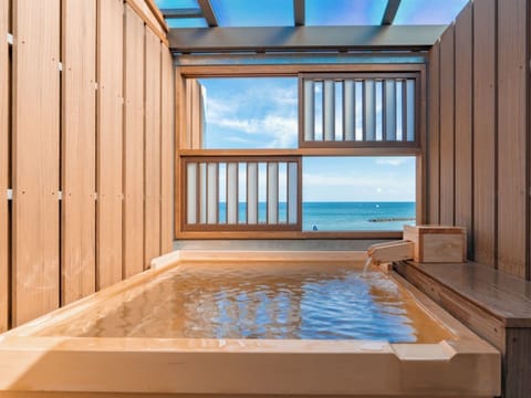 Economy Twin Room, Balcony, Ocean View (Retro Modern) | Bathroom | Slippers, towels, soap, shampoo