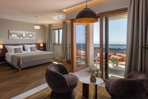 Superior Suite | Premium bedding, minibar, in-room safe, individually decorated