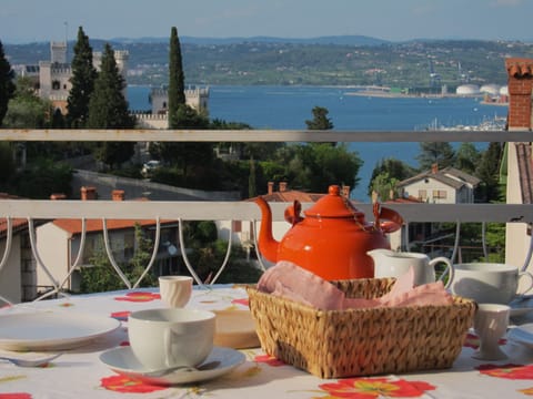 Vila Flori, view over Koper Bay and Gravisi Castle