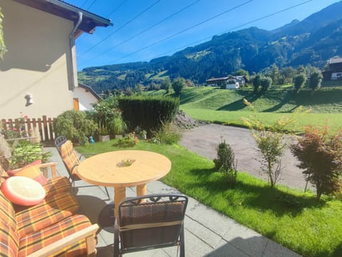 House | Outdoor dining