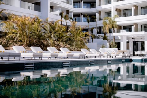 Outdoor pool, pool umbrellas, sun loungers