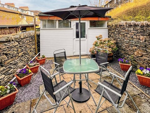 Outdoor eating area | Park Road Cottage, Windermere