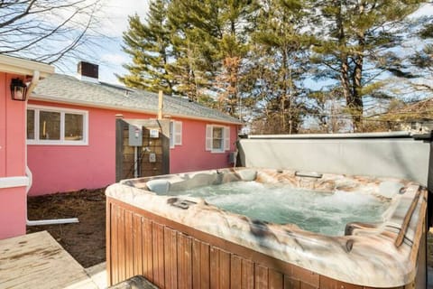 Cottage hot tub 1 (1)