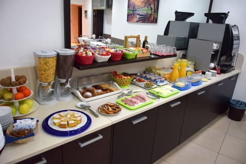 Daily buffet breakfast for a fee