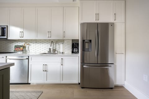 Fully-equipped Gourmet Kitchen