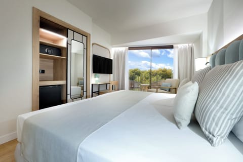 In-room safe, laptop workspace, blackout drapes, WiFi (free)