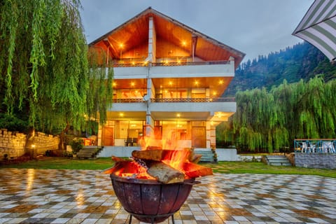 Front of property - evening/night