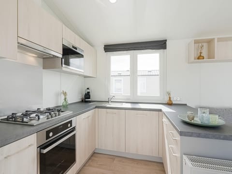 Mobile Home | Private kitchen | Highchair