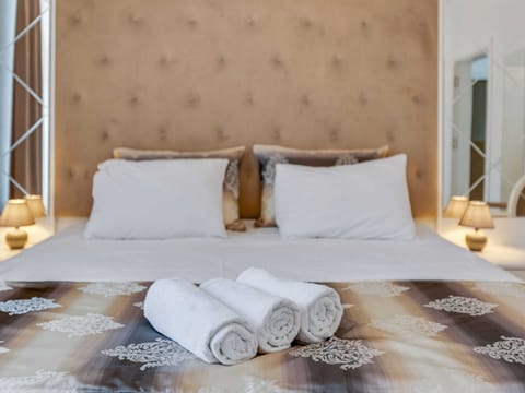 Apartment | 2 bedrooms, individually furnished, bed sheets