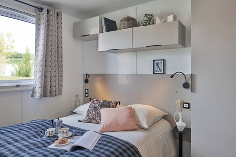 Individually furnished, bed sheets