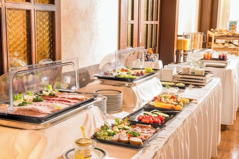 Daily buffet breakfast for a fee