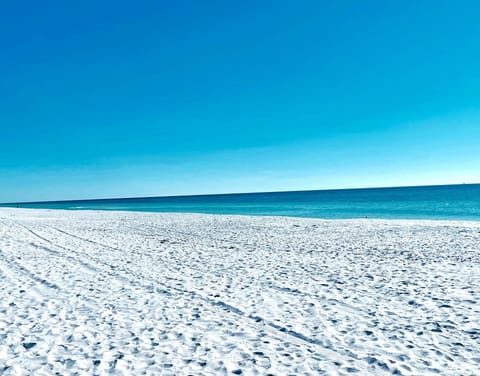 House, 6 Bedrooms | Beach