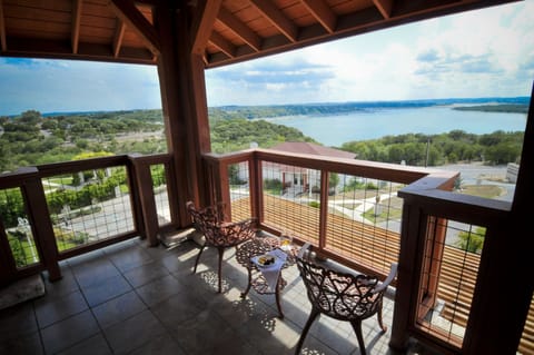 Egyptian cotton sheets, premium bedding, pillowtop beds, minibar