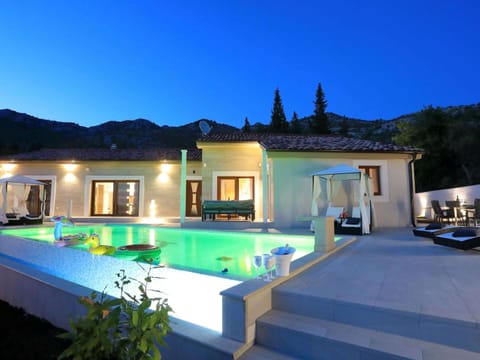 Villa | Exterior