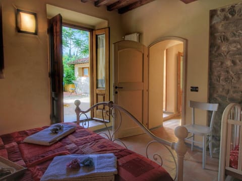 House | 6 bedrooms, individually furnished, bed sheets