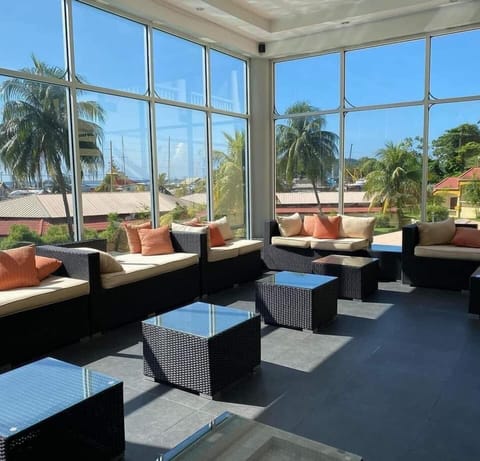 3 bars/lounges, poolside bar