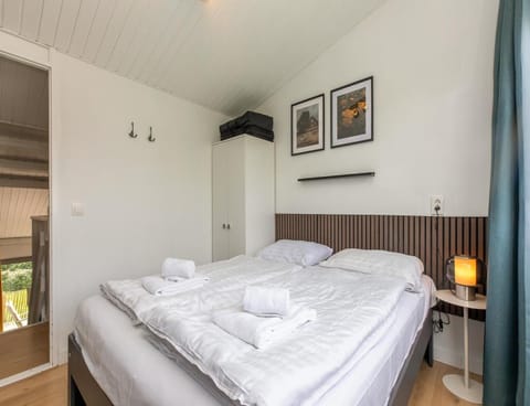 House | 3 bedrooms, individually furnished, bed sheets