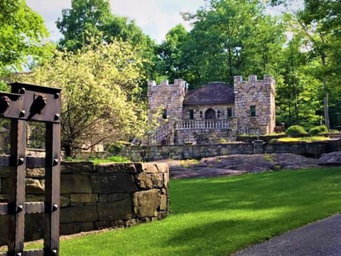'The Castle Cottage'... an adorable mini-CASTLE overlooking Lake George!