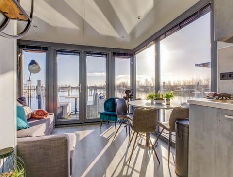 Mobile Home | Living room